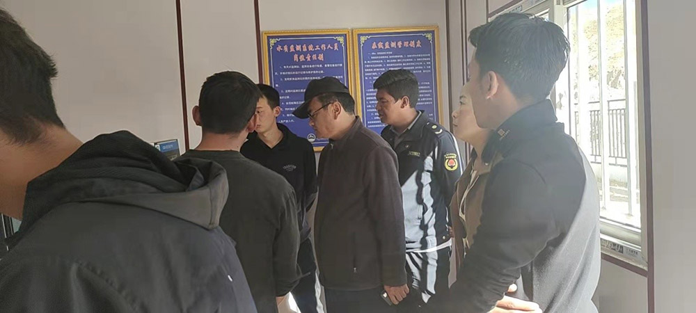 10月21日城管局、環(huán)保局及住建局局長(zhǎng)蒞臨我廠謝通門(mén)污水處理廠檢查運(yùn)行情況及了解整改階段。